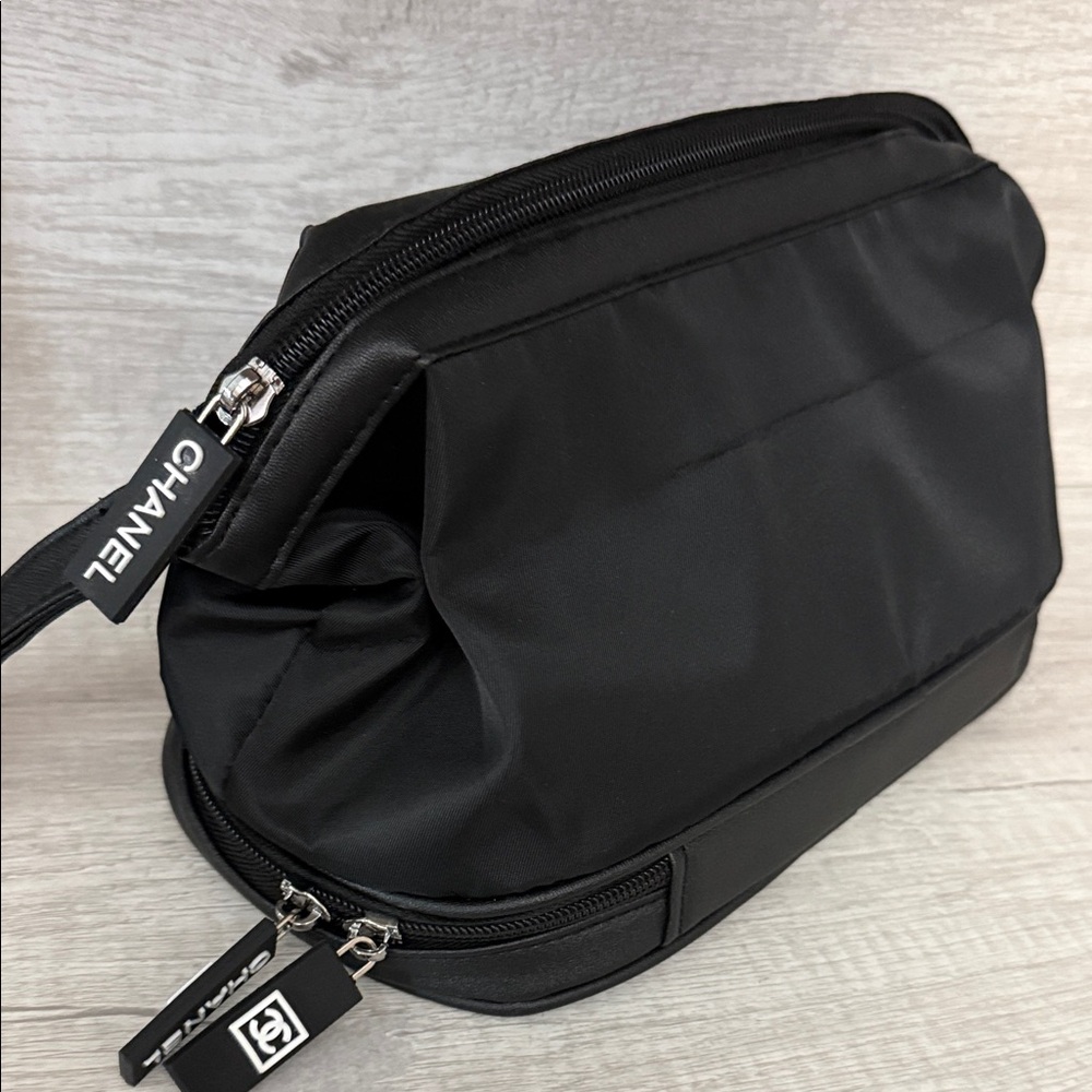 Stylish Black Nylon Pouch/ Travel Case; NWOT - Picture 5 of 6